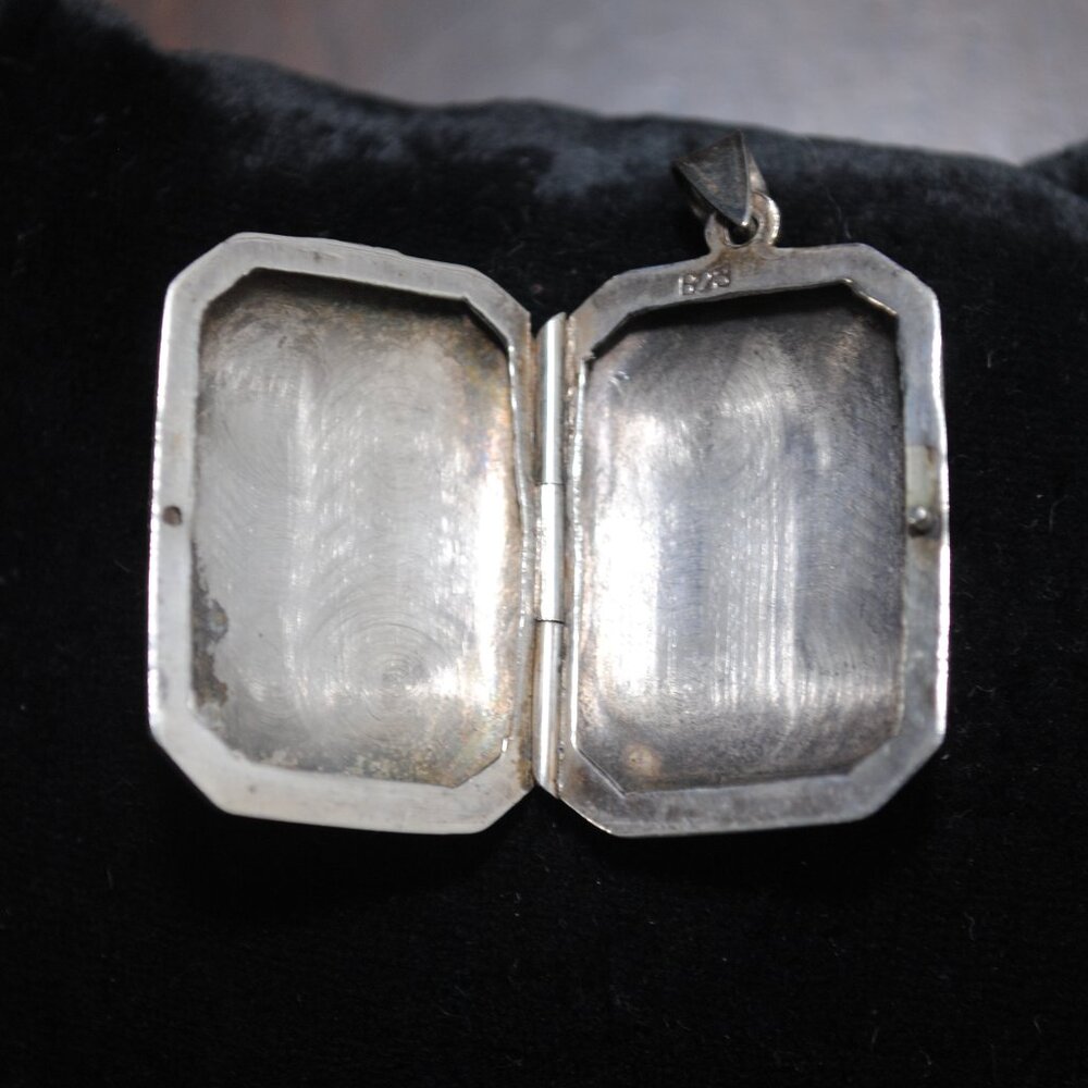 Vintage Sterling Engraved Rectangular Locket Pend… - image 5